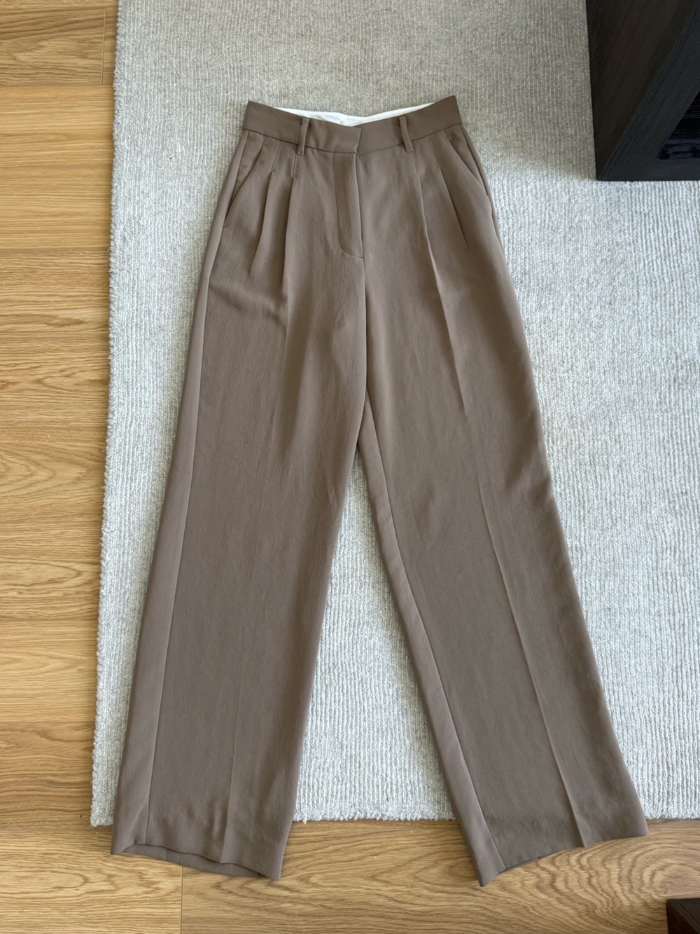 Aritzia Effortless Pant